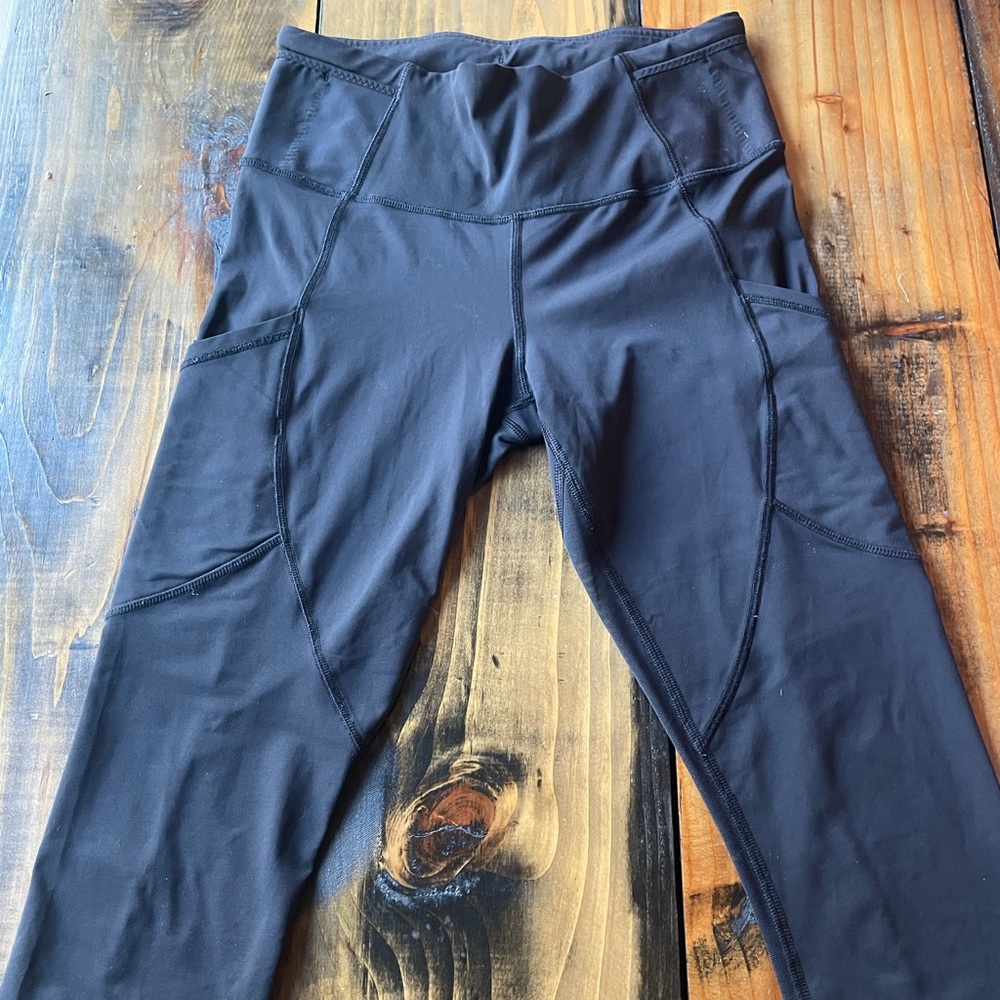 LULULEMON Capri size 6